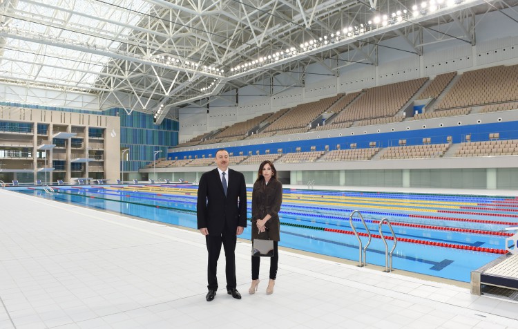 Президент Ильхам Алиев и его супруга Мехрибан Алиева приняли участие в открытии Дворца водных видов спорта и ознакомились с Дворцом спорта после капремонта в Баку - ФОТО - ВИДЕО