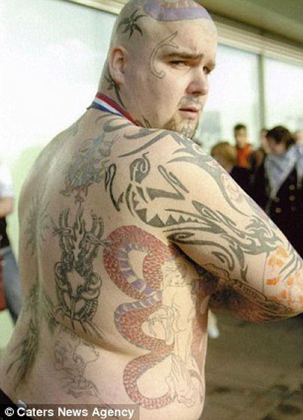 Самого татуированного человека Британии не берут на работу - ФОТО