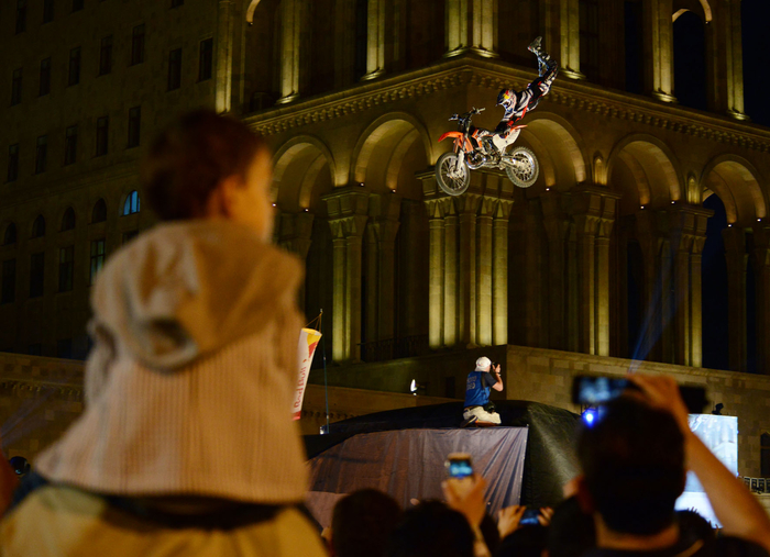 Грандиозное шоу фристайл мотокросса Red Bull X-Fighters Jams в Баку - ОБНОВЛЕНО - ФОТО