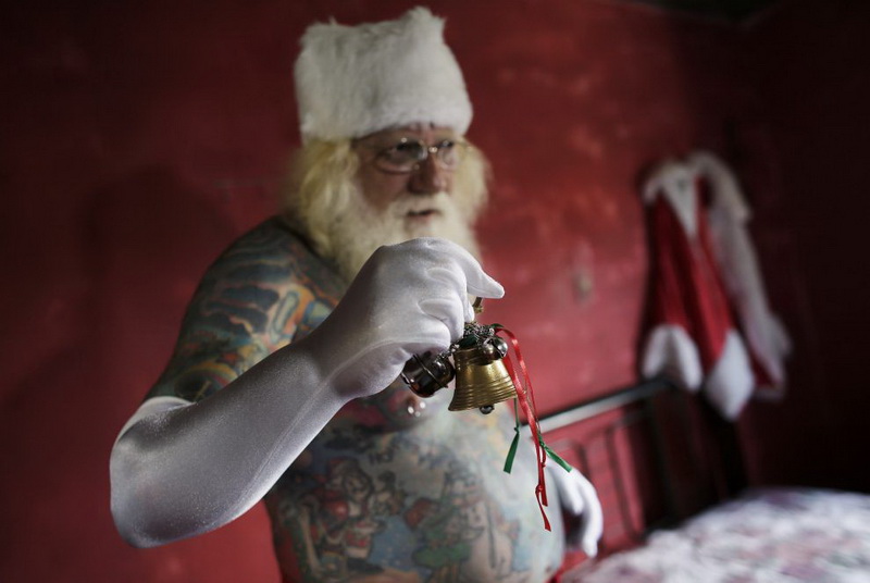 Самый татуированный Санта Клаус - ФОТОСЕССИЯ