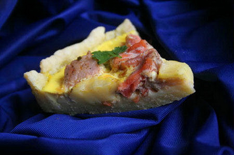 Пирог с лососем и сыром - ФОТО