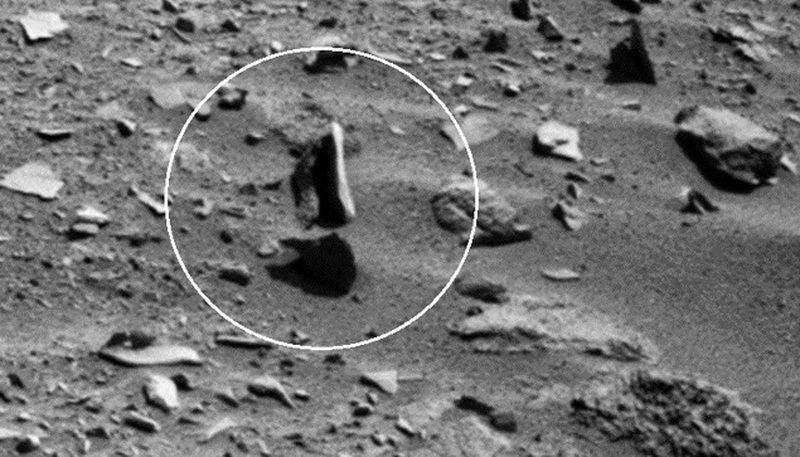 На Марсе обнаружен летающий камень - ФОТО