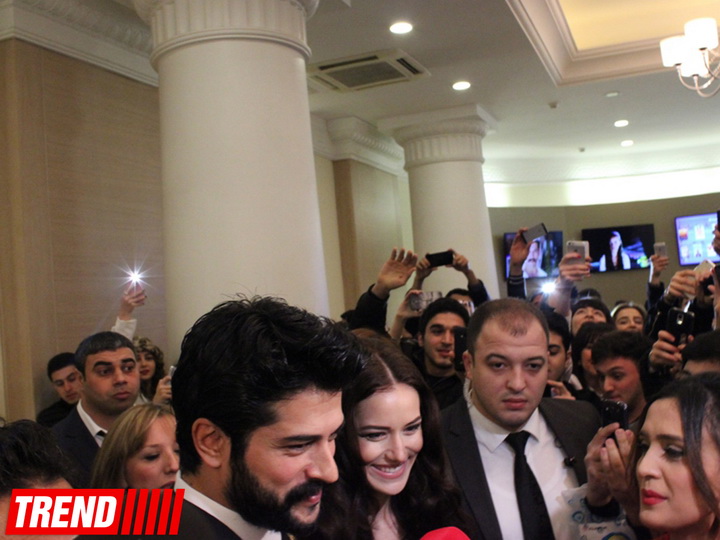 Турецкие актеры чуть не свели с ума бакинских поклонников - ФОТО