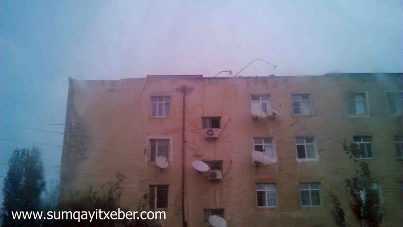 В Сумгайыте ветер сорвал крышу жилого дома - ФОТО