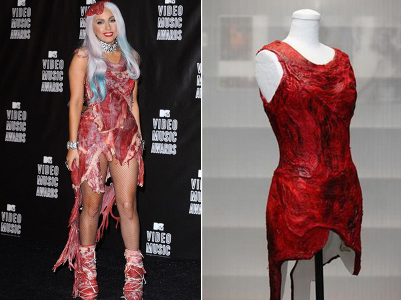 Леди гага в мясе. Мясной костюм леди Гаги. Леди Гага костюм из мяса. Леди Гага мясо платье.