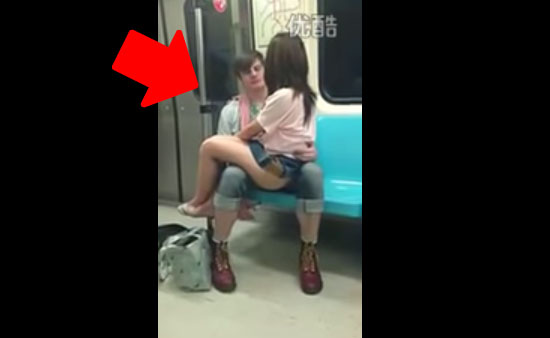 Парень с девушкой сняли себя на видео