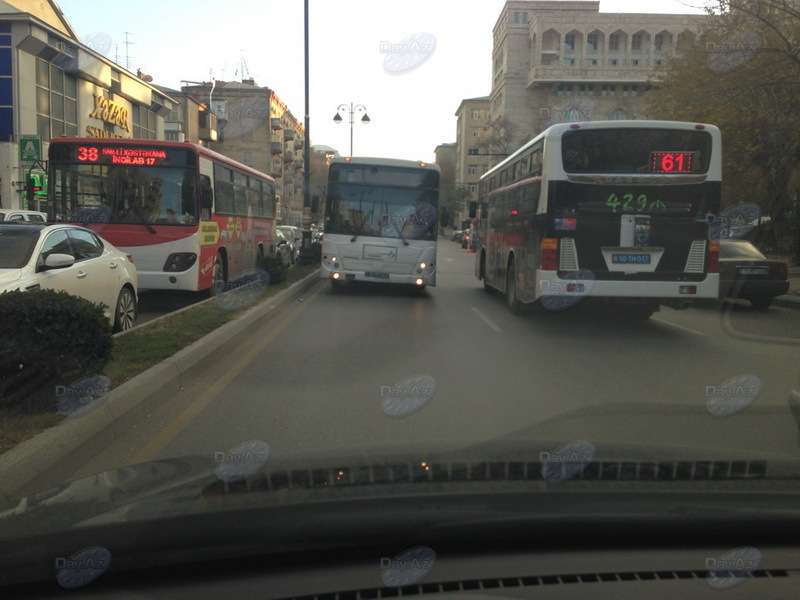 В Баку водитель загнал автобус в безвыходное положение - МОБИЛЬНЫЙ РЕПОРТЕР – ФОТО