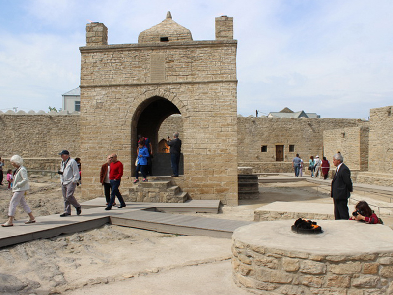 Огненная память Азербайджана: что нужно знать о храме "Атешгях"